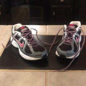 Nike Complete II Size 8